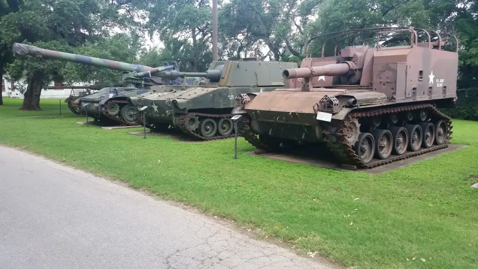 M44, M110A2 a M108 v muzeu