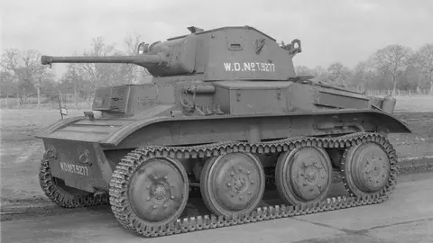 tetrarch-britsky-vysadkovy-tank-ktery-padal-z-nebe-v-bednach