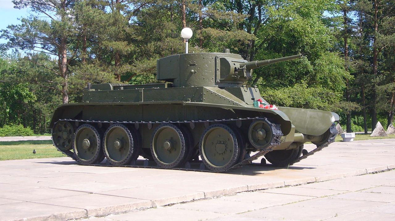 BT-5: Sovětský rychlý tank s novou věží                  
