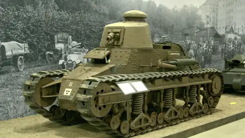 renault-nc-francouzsky-nastupce-ft-s-gumovymi-pasy